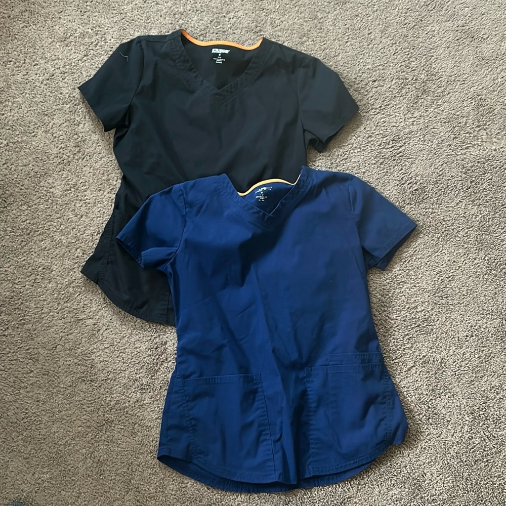 Women's set of 2 scrub tops (navy and black)